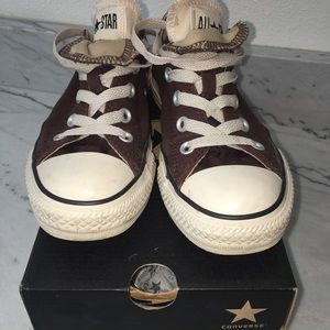 Converse men’s size 4/women’s size 6